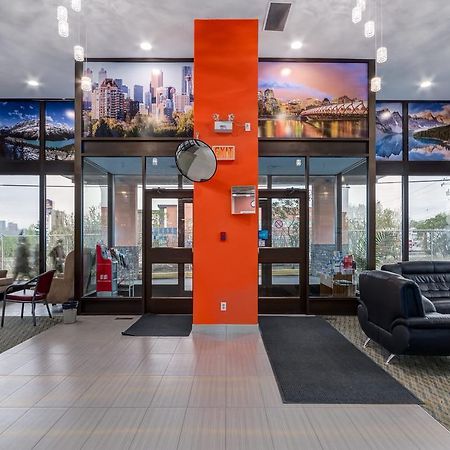 Airport Traveller's Inn YYC Eksteriør bilde