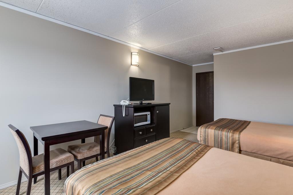 Airport Traveller's Inn YYC Eksteriør bilde