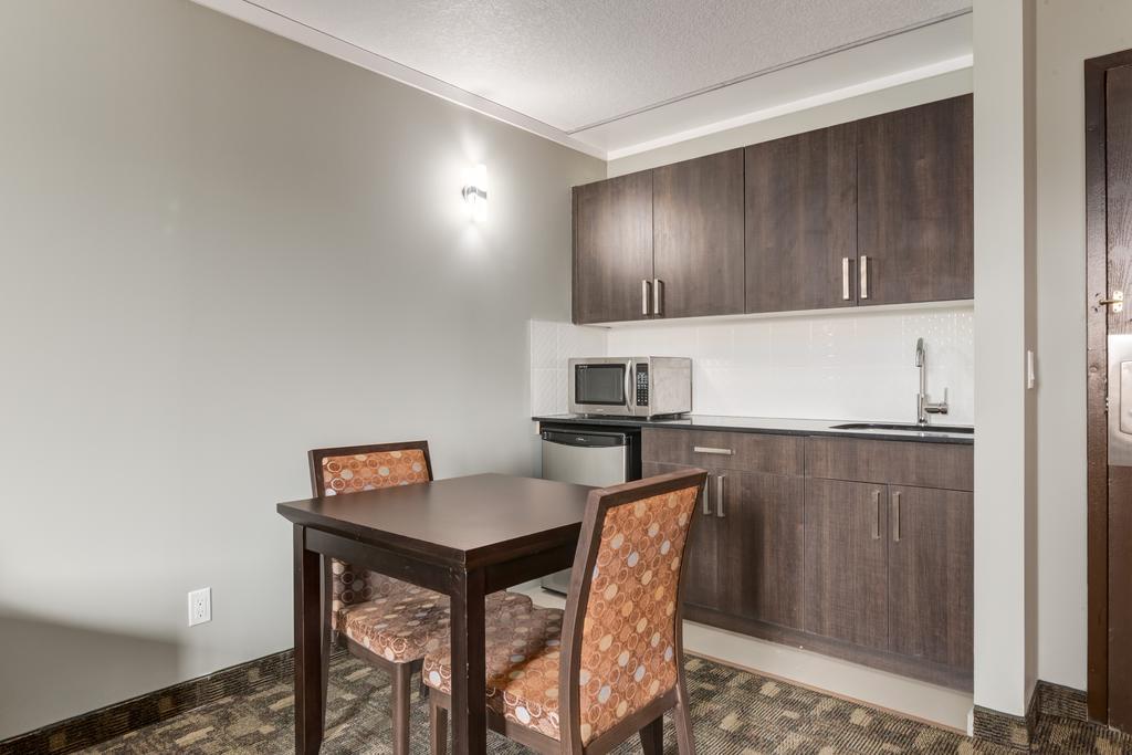 Airport Traveller's Inn YYC Rom bilde