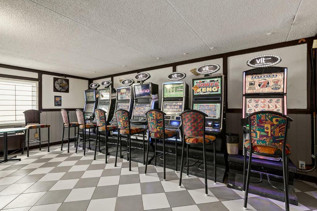 Airport Traveller's Inn YYC Eksteriør bilde