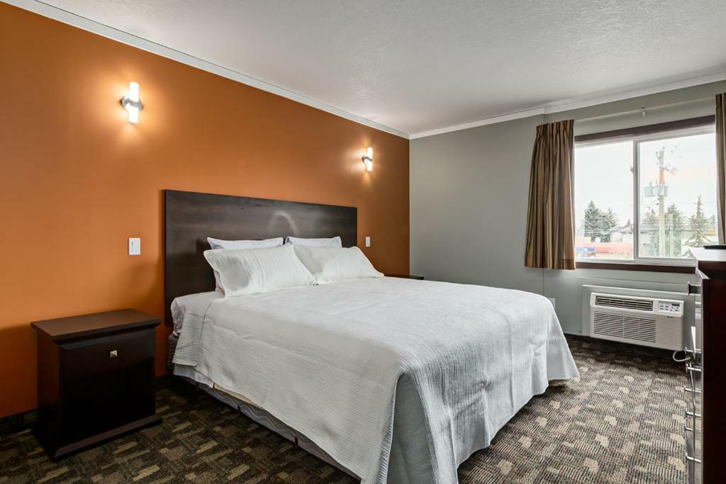 Airport Traveller's Inn YYC Eksteriør bilde
