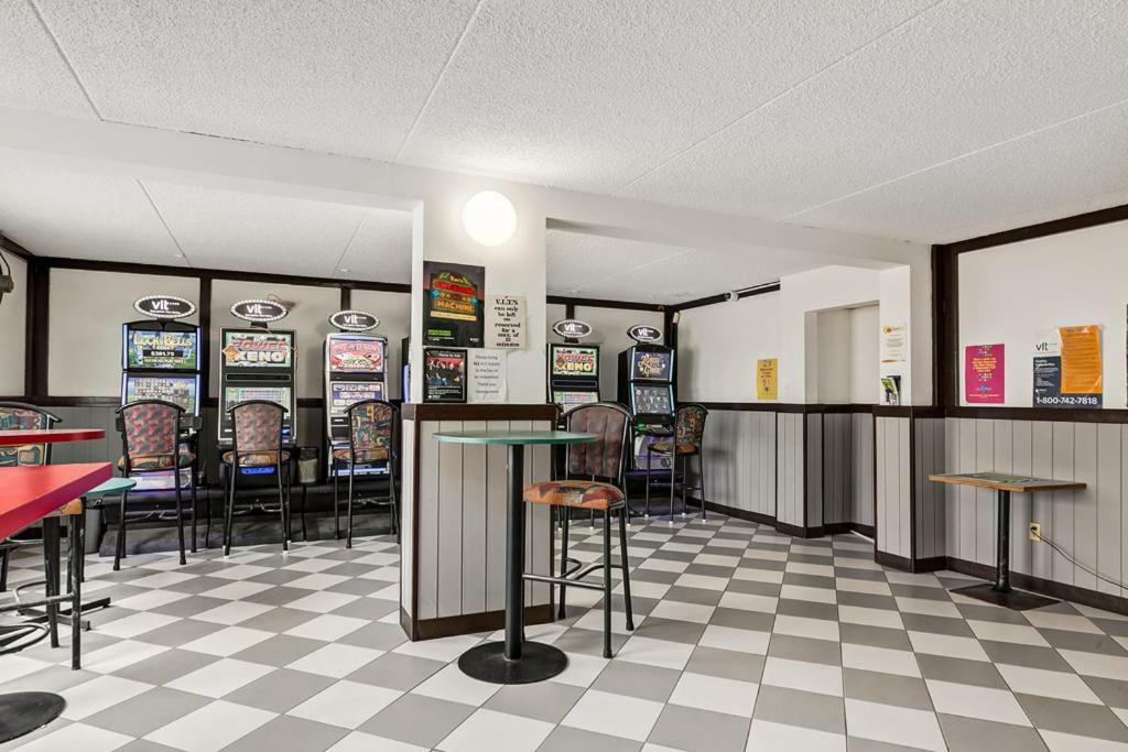 Airport Traveller's Inn YYC Eksteriør bilde