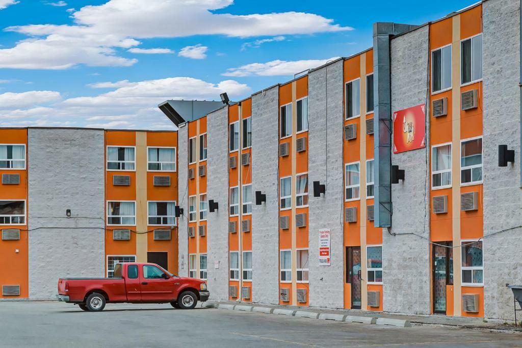 Airport Traveller's Inn YYC Eksteriør bilde