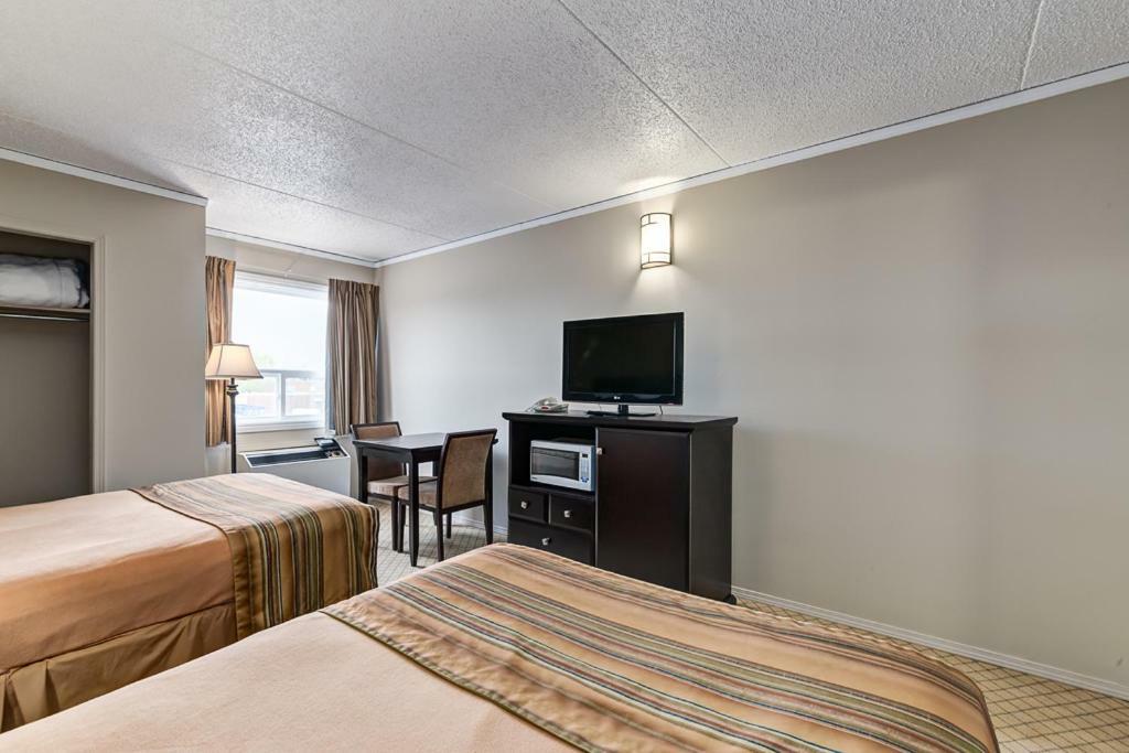 Airport Traveller's Inn YYC Eksteriør bilde