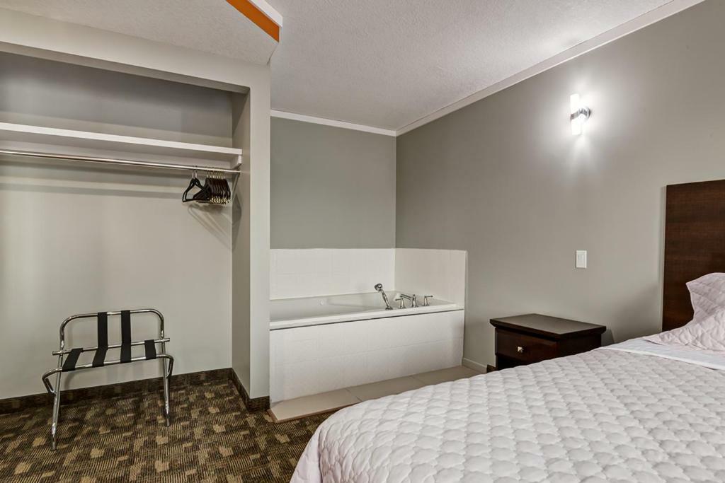 Airport Traveller's Inn YYC Eksteriør bilde