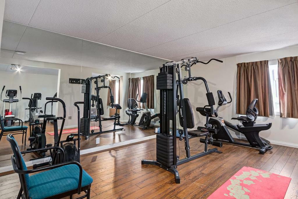 Airport Traveller's Inn YYC Eksteriør bilde