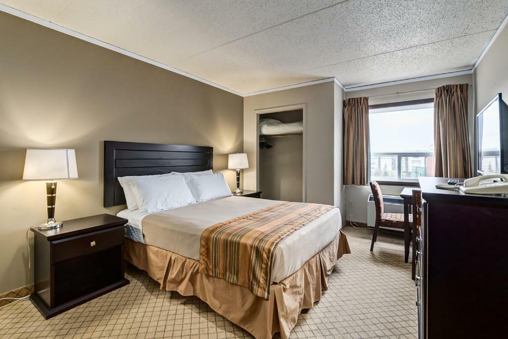 Airport Traveller's Inn YYC Eksteriør bilde