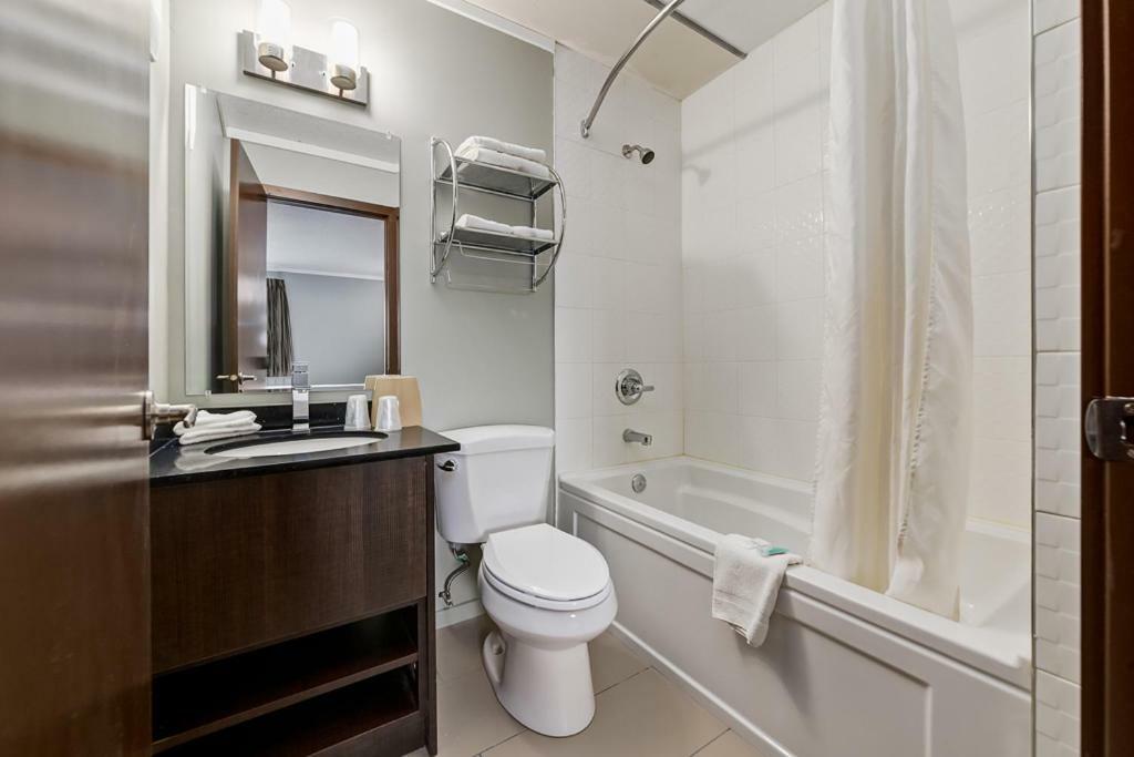 Airport Traveller's Inn YYC Eksteriør bilde