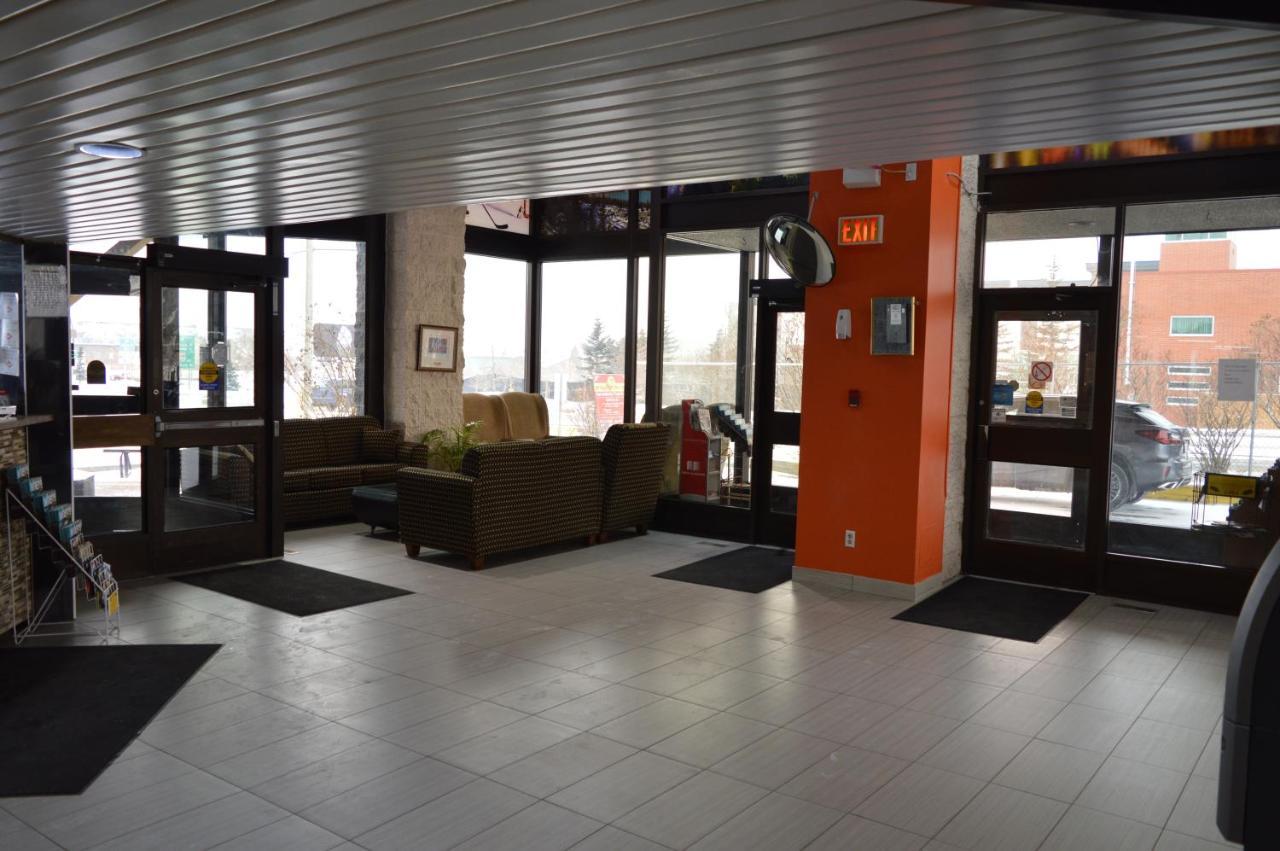 Airport Traveller's Inn YYC Eksteriør bilde