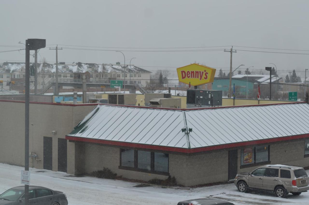 Airport Traveller's Inn YYC Eksteriør bilde