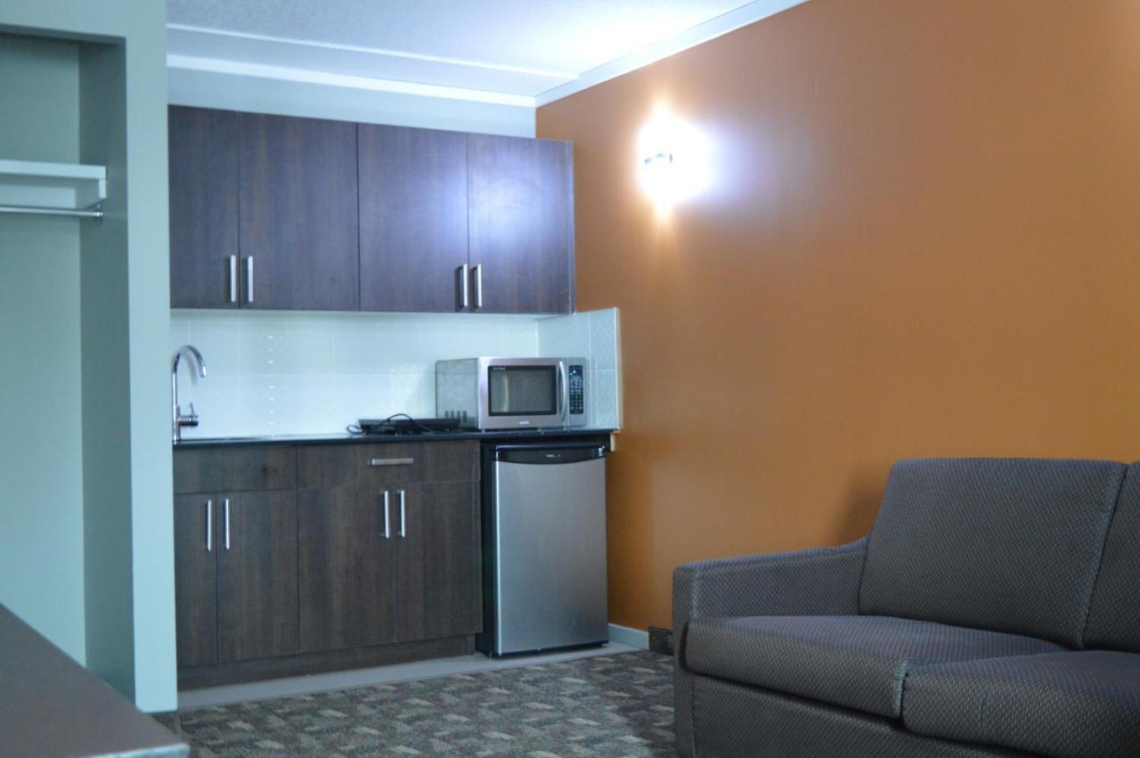Airport Traveller's Inn YYC Eksteriør bilde