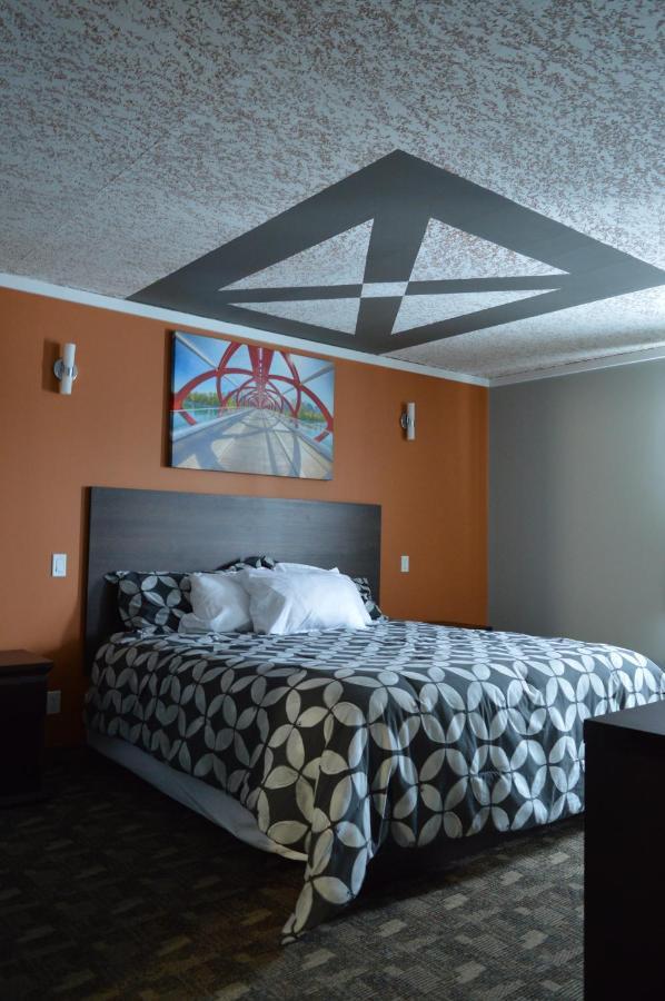 Airport Traveller's Inn YYC Eksteriør bilde