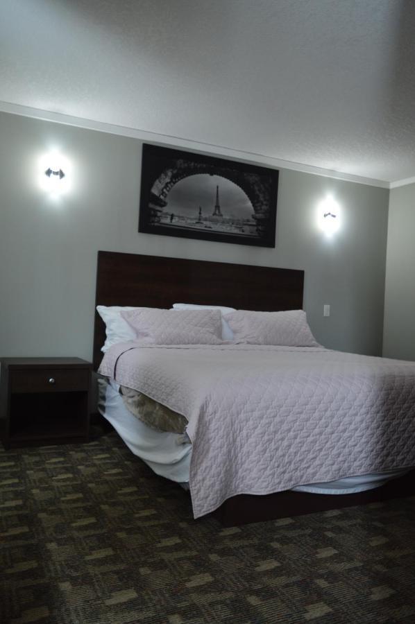 Airport Traveller's Inn YYC Eksteriør bilde
