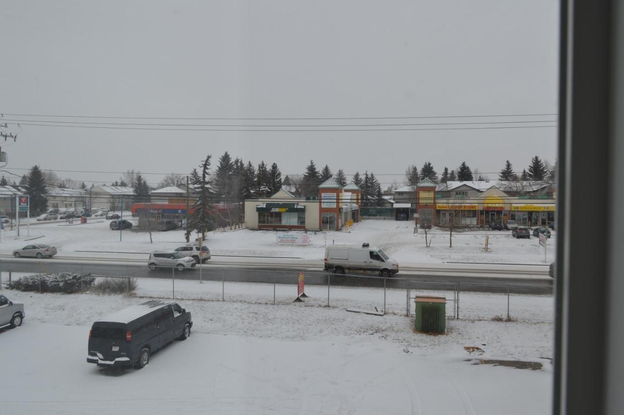 Airport Traveller's Inn YYC Eksteriør bilde